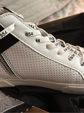 Vintage Havana White Sneakers with Black Stripe